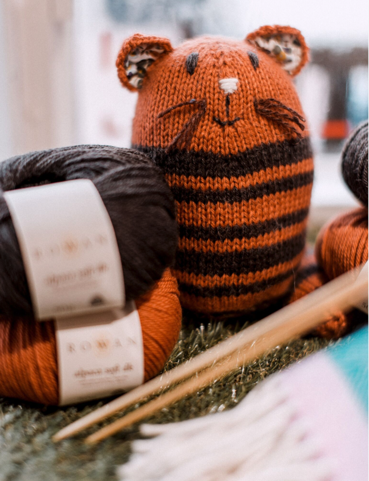 Colin the Cat Knitting Kit