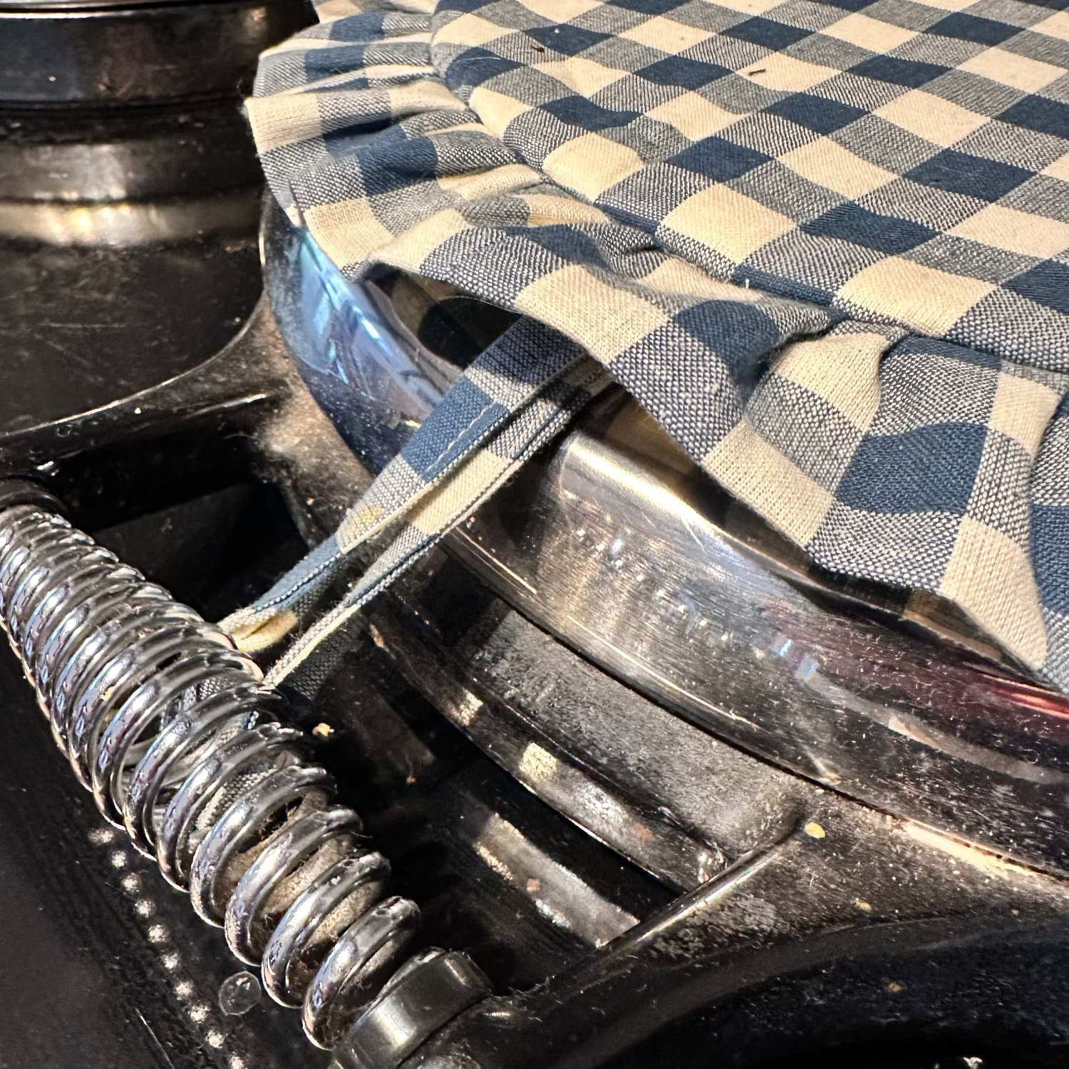 Close-up of a checkered fabric AGA chefs pad on an AGA handle