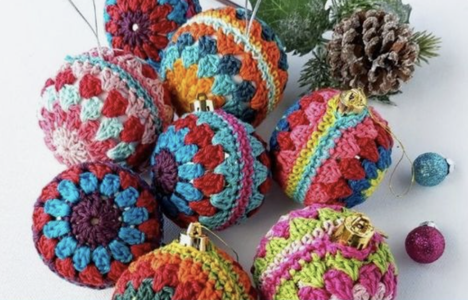 Crochet Christmas Baubles (25 November)